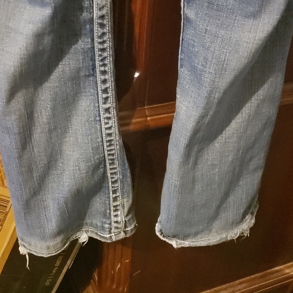 Distressed BKE Wendi Jeans - Picture 4 of 9